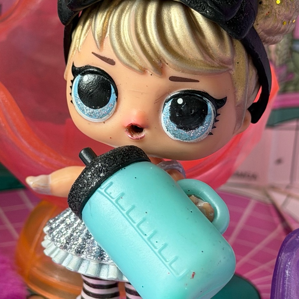L.O.L.SURPRISE! Curious Q.T. Glam Glitter Series 3 Doll “Alice in Wonderland”